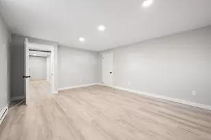 25 Division St, Waterford, CT 06385 - Photo 32