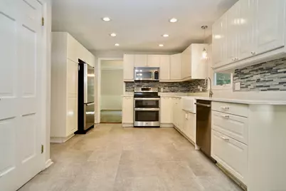 25 Goldenrod Court, Cheshire, CT 06410 - Photo 2