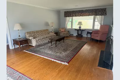 8 Nelson Place, Fairfield, CT 06825 - Photo 2