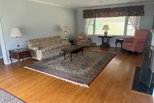 8 Nelson Pl, Fairfield, CT 06825 - Photo 2