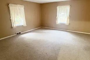 8 Nelson Pl, Fairfield, CT 06825 - Photo 10