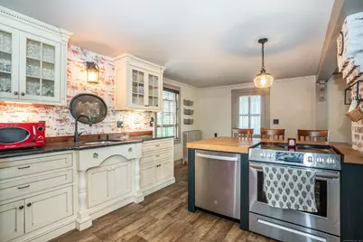 4 Stebbins Brook Lane, Simsbury, CT 06070 - Photo 10