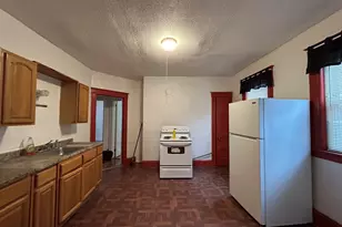 40 Cabot St, Hartford, CT 06154 - Photo 1