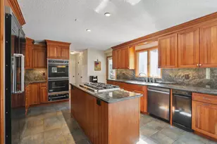 6 Pinewood Dr, New Fairfield, CT 06812 - Photo 4