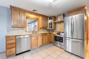 394 Trout Brook Dr, West Hartford, CT 06110 - Photo 2