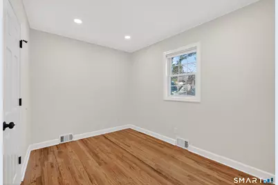 195 Laurel Place, Bridgeport, CT 06604 - Photo 8