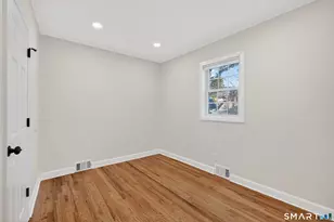 195 Laurel Pl, Bridgeport, CT 06604 - Photo 8