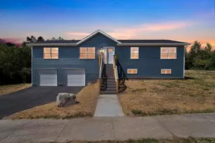 170 Darcangelo Dr, Naugatuck, CT 06770 - Photo 1