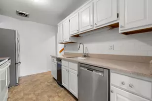 105 Harbor Dr, Stamford, CT 06902 - Photo 16