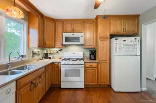 4 Union Cir, Danbury, CT 06810 - Photo 16