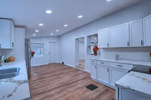 204 Trout Brook Dr, West Hartford, CT 06110 - Photo 6