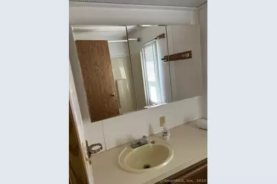 112 Woodland Park, Shelton, CT 06484 - Photo 6