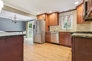 7 Oak Hill Dr, East Haven, CT 06513 - Photo 10