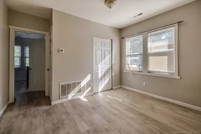 83 Berkeley Place, Bridgeport, CT 06610 - Photo 18