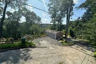 22 Hemlock Trail, Newtown, CT 06482 - Photo 4