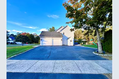 4 Cobblestone Court, Naugatuck, CT 06770 - Photo 4