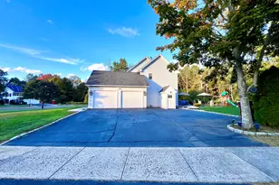 4 Cobblestone Ct, Naugatuck, CT 06770 - Photo 4