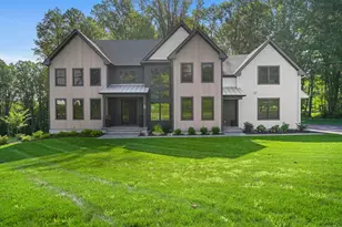 8 Holly Ln, Newtown, CT 06482 - Photo 2