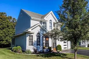 17 Olde Village Cir, Wallingford, CT 06492 - Photo 2