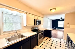 33D Laurel Point Dr, Montville, CT 06370 - Photo 10