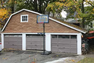 23 Howe St, Meriden, CT 06450 - Photo 4