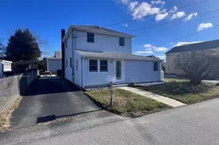 40 Portland Ave, Old Lyme, CT 06371 - Photo 2