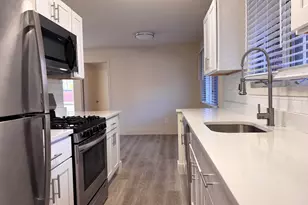 110 Montoya Dr, Branford, CT 06405 - Photo 2