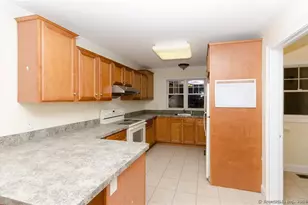 527 West Thames St, Norwich, CT 06360 - Photo 4