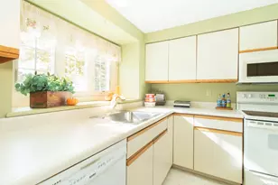 7 W Meadow Ln, Middletown, CT 06457 - Photo 10