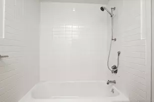 80 Cartright St, Bridgeport, CT 06604 - Photo 10