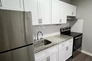 16 Townley St, Hartford, CT 06154 - Photo 2