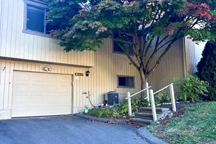 152 Apache Ln, Stratford, CT 06614 - Photo 2