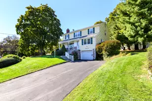 22 Hastings Ln, Stamford, CT 06905 - Photo 2