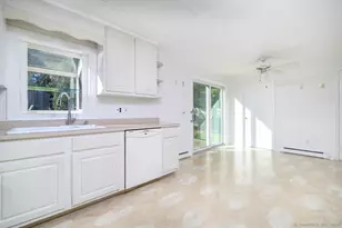 22 Hastings Ln, Stamford, CT 06905 - Photo 14