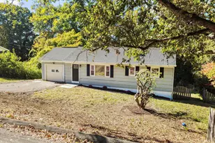 3 Horseshoe Dr, Danbury, CT 06811 - Photo 2