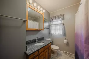 26 Oakleaf Dr, Waterbury, CT 06708 - Photo 18