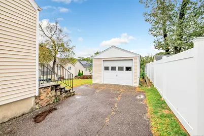 330 Oakwood Street, Bridgeport, CT 06606 - Photo 26