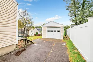 330 Oakwood St, Bridgeport, CT 06606 - Photo 26