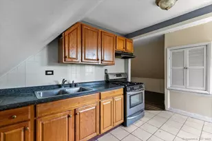 737 Laurel Ave, Bridgeport, CT 06604 - Photo 18