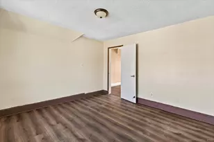 737 Laurel Ave, Bridgeport, CT 06604 - Photo 12