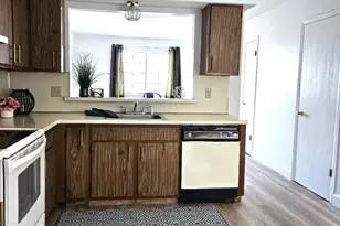 975 Meriden Rd, Waterbury, CT 06705 - Photo 10