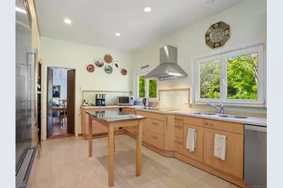 27 Wellington Drive, Stamford, CT 06903 - Photo 2