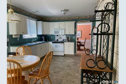 26 Beechwood Drive, Waterford, CT 06385 - Photo 10