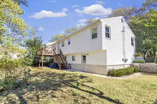 22 Mountain Top Ln, New Haven, CT 06513 - Photo 4