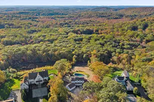 71 Peaceable Ridge Rd, Ridgefield, CT 06877 - Photo 2