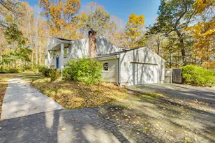 54 Coachlamp Ln, Guilford, CT 06437 - Photo 4