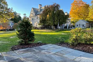 4 Sycamore Ln, West Hartford, CT 06117 - Photo 2