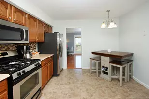 43 Steeplechase Dr, Newington, CT 06111 - Photo 4