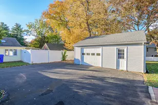 70 Green Manor Dr, East Hartford, CT 06118 - Photo 4