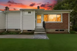 23 Baird Ct, Stratford, CT 06614 - Photo 2